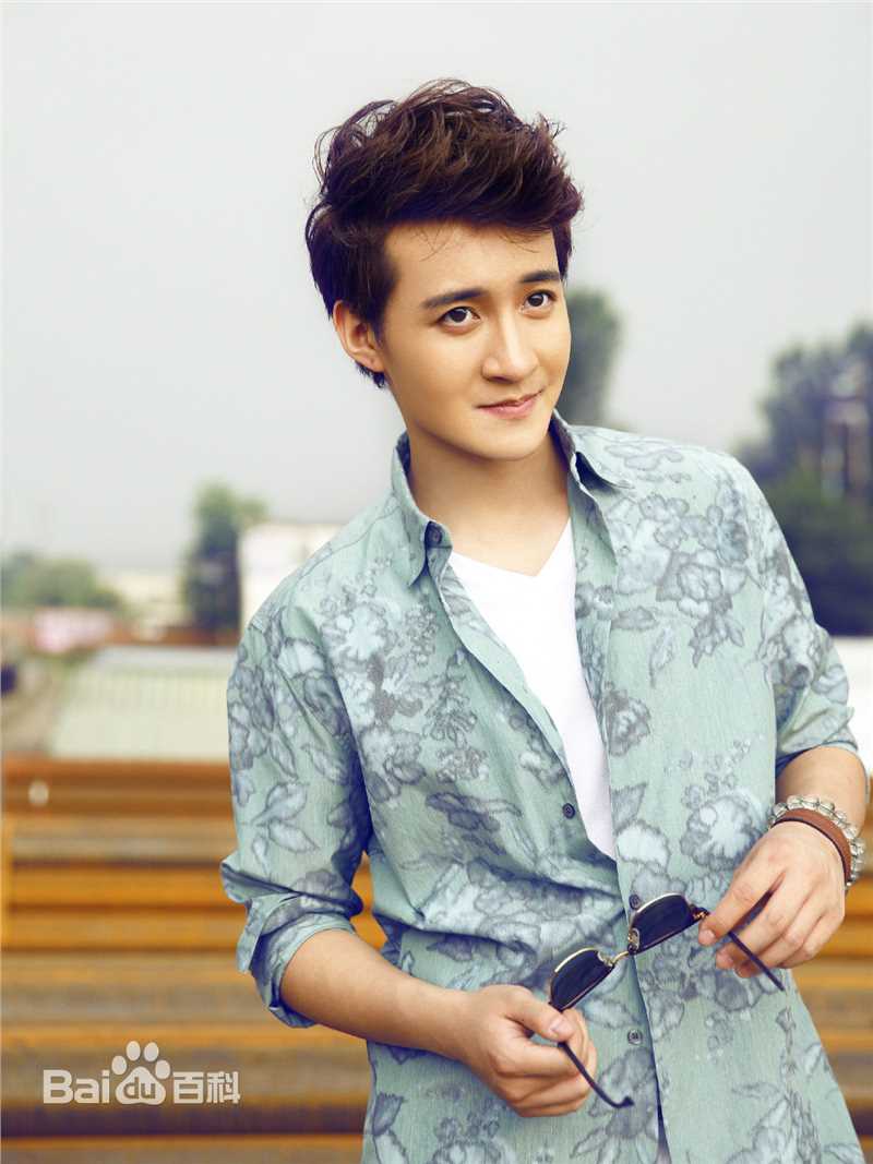 盛冠森街拍性感图片图集