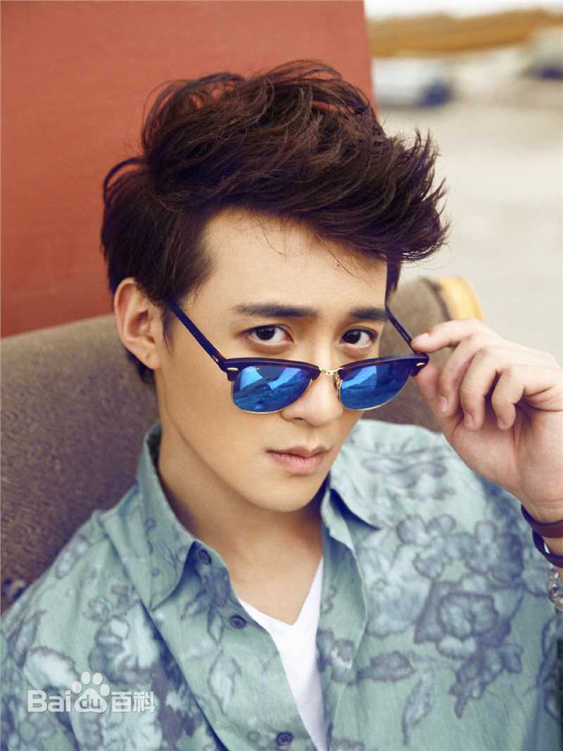 盛冠森街拍性感图片图集