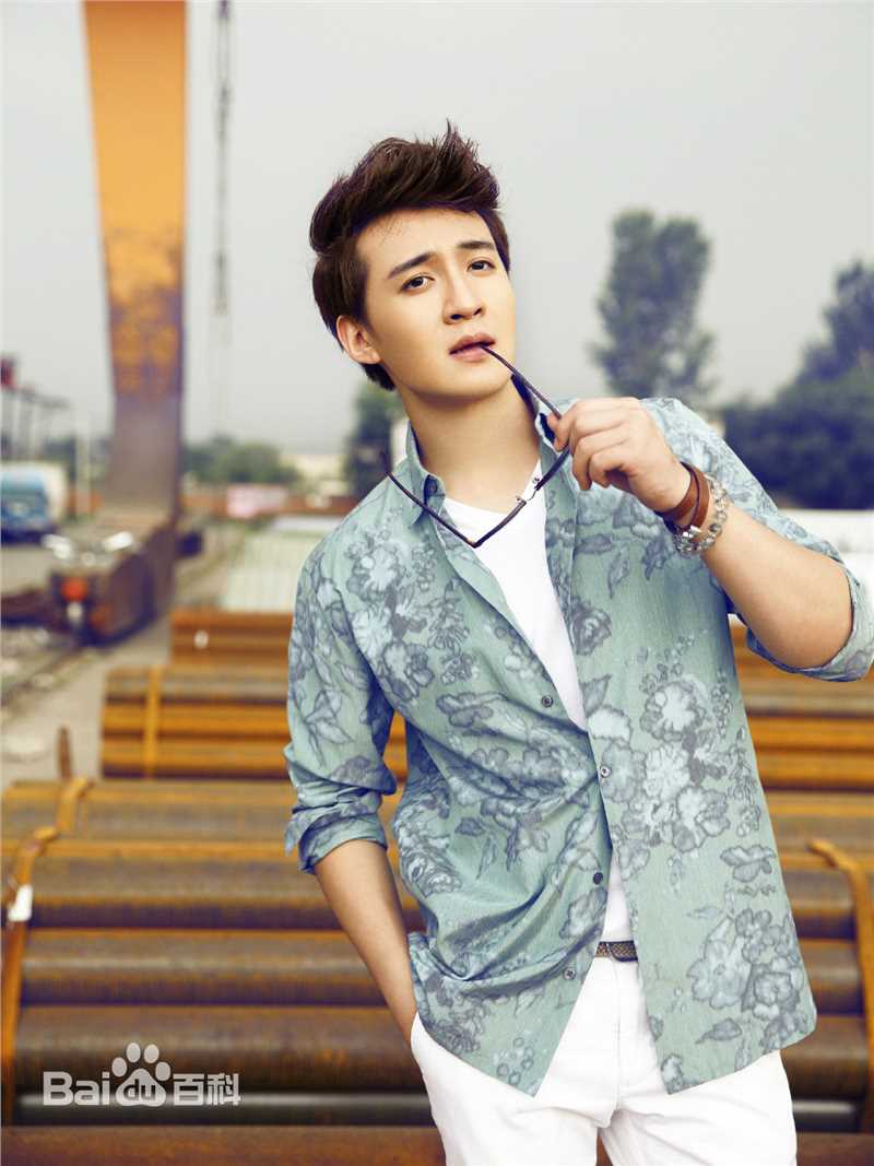 盛冠森街拍性感图片图集