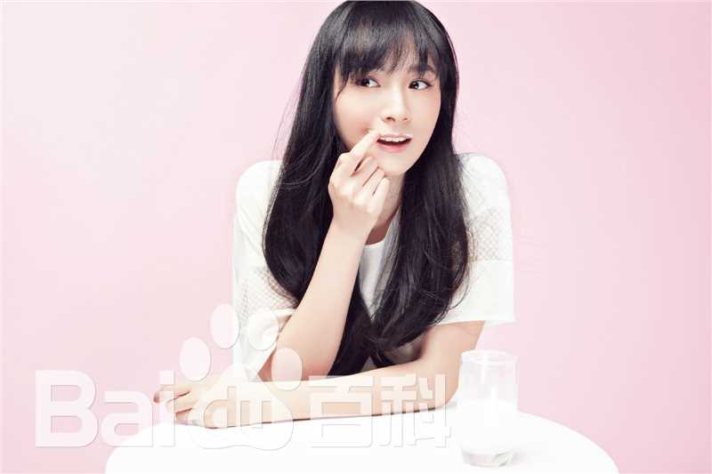 李依伊前后照片