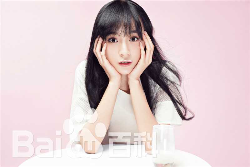 李依伊前后照片