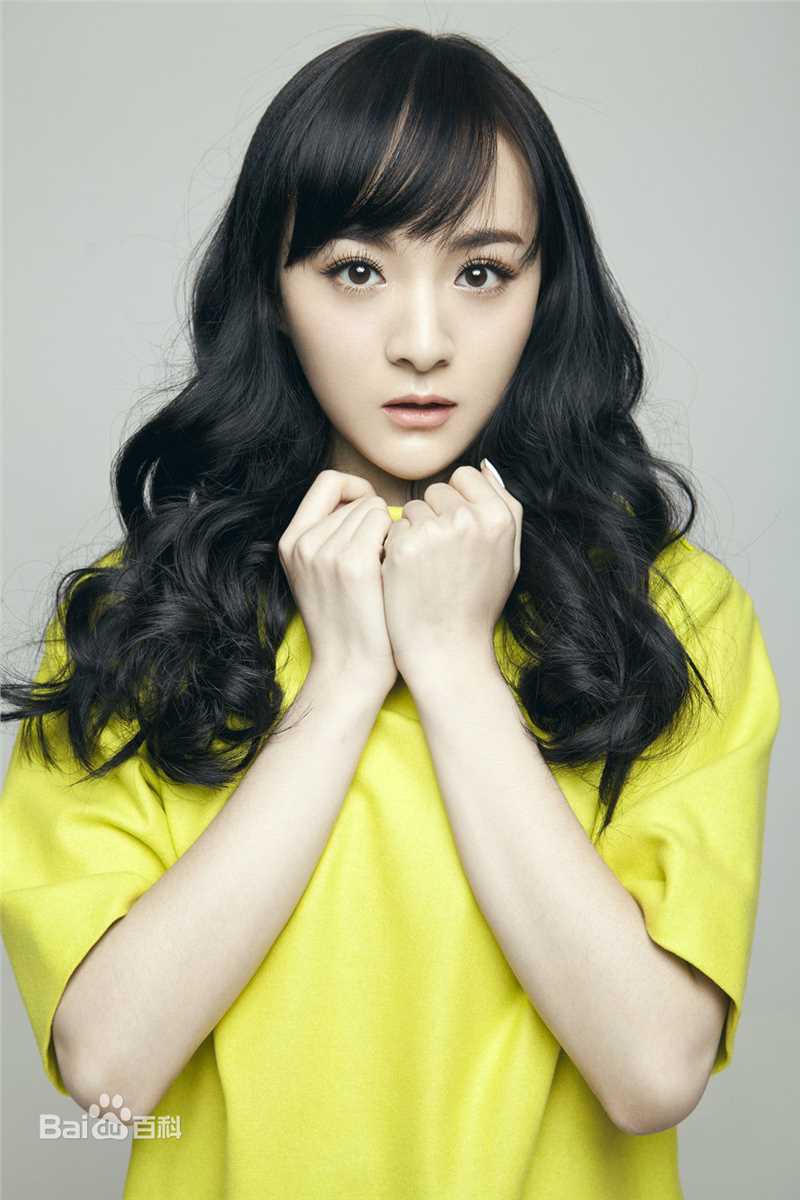 最新李依伊在《女友》中的壁纸