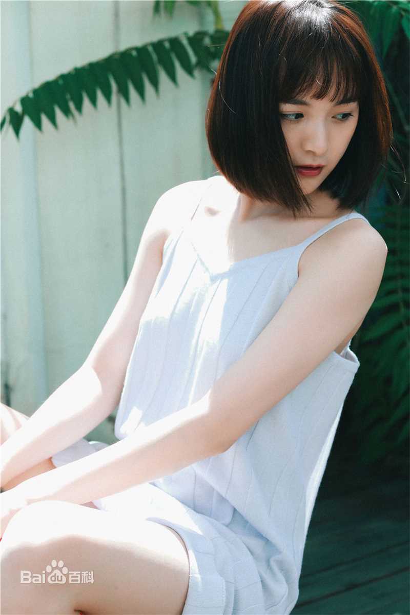 李依伊元气少女