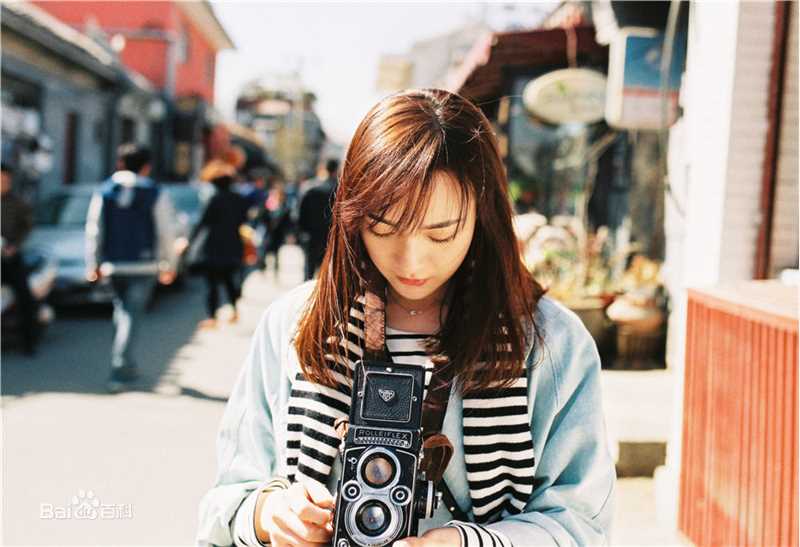 李依伊文艺少女前后照片