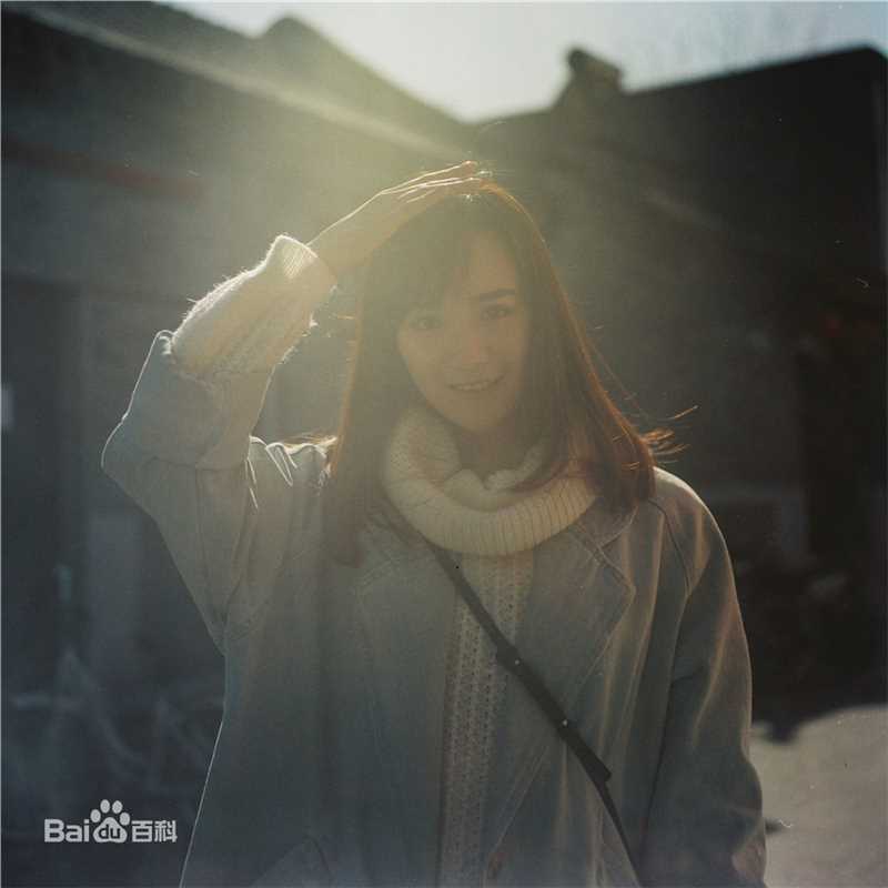 李依伊文艺少女前后照片