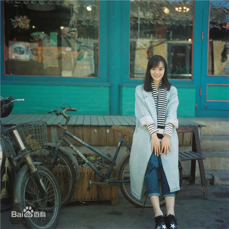 李依伊文艺少女前后照片