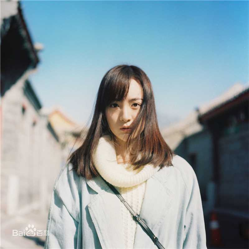 李依伊文艺少女前后照片