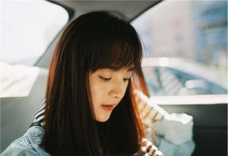 李依伊文艺少女前后照片