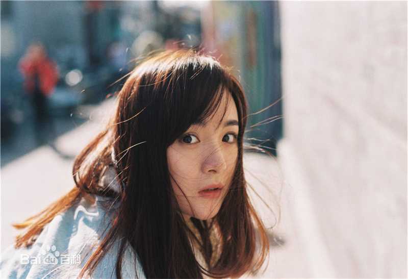 李依伊文艺少女前后照片