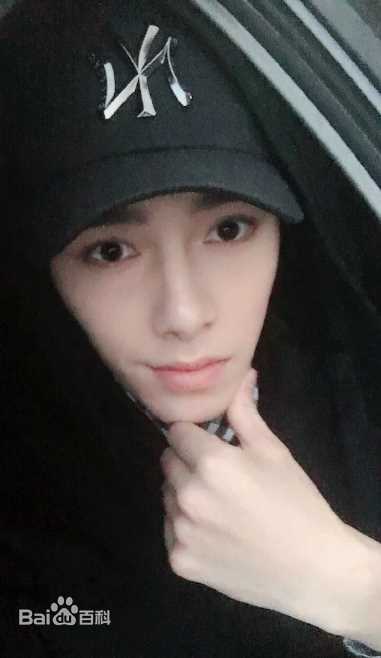 方逸伦(Alen)生活照生活照相册