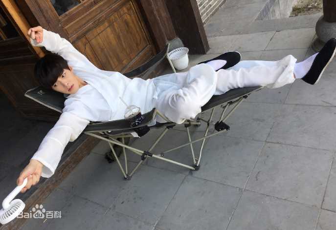 方逸伦(Alen)生活照生活照相册