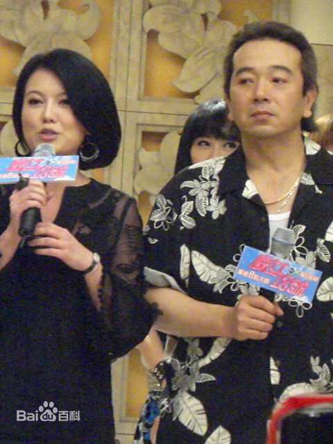 苗可丽主持人照性感图片图集