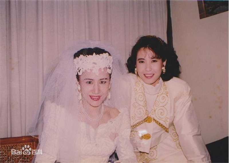 张咏咏(Zhang Yongyong)的结婚照生活照