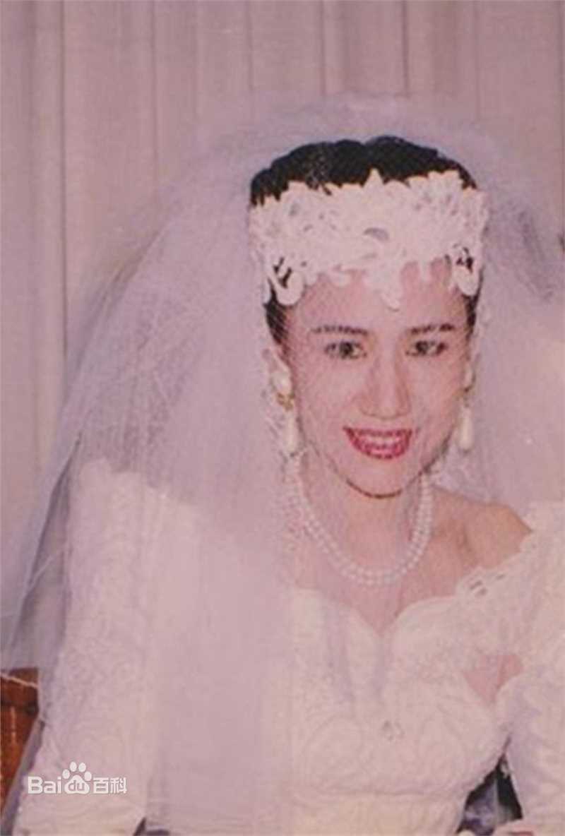 张咏咏(Zhang Yongyong)的结婚照生活照