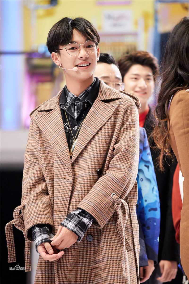 精选张宥浩在录制综艺《疯狂衣橱》中的图册