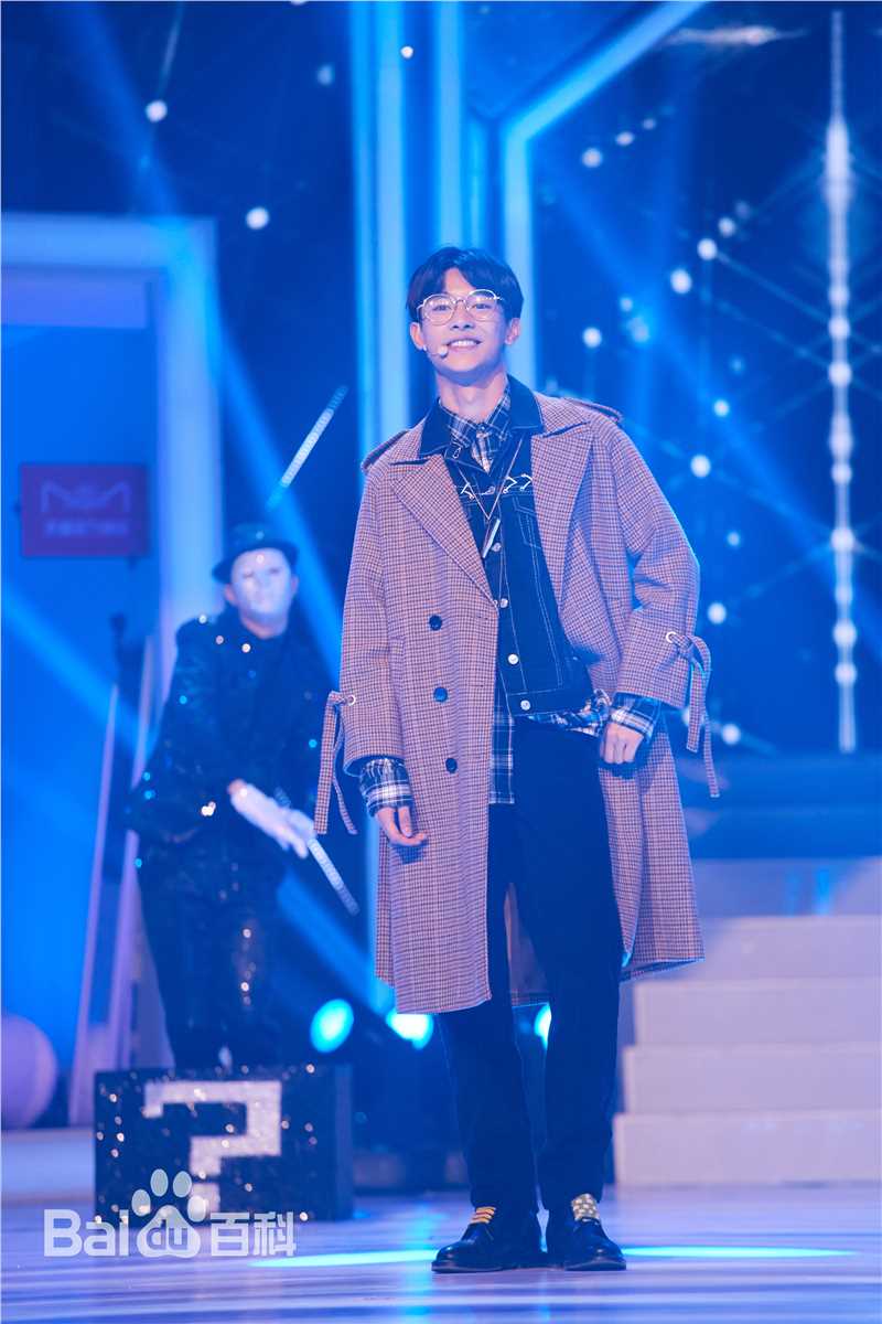 精选张宥浩在录制综艺《疯狂衣橱》中的图册