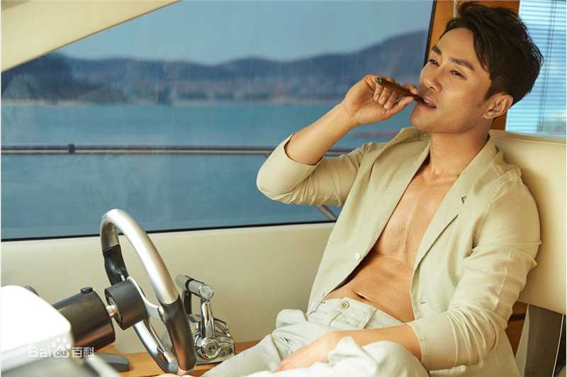 章贺最优质最新秀诱人腹肌相册