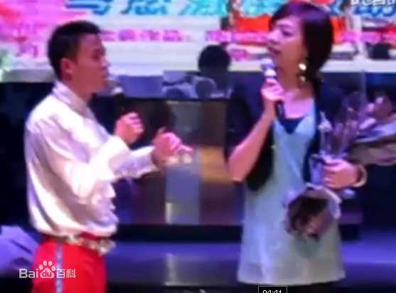 薛山 主持照壁纸壁纸