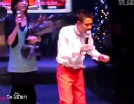 薛山 主持照壁纸壁纸