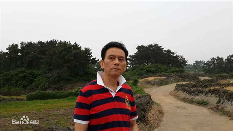 于东江(Yu Dongjiang)出演的部分影视剧剧照、生活照