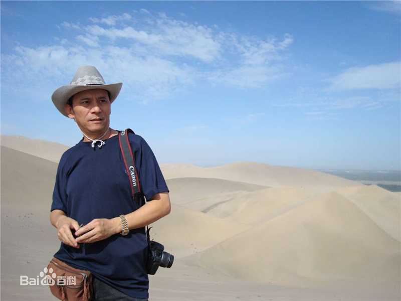 于东江(Yu Dongjiang)出演的部分影视剧剧照、生活照