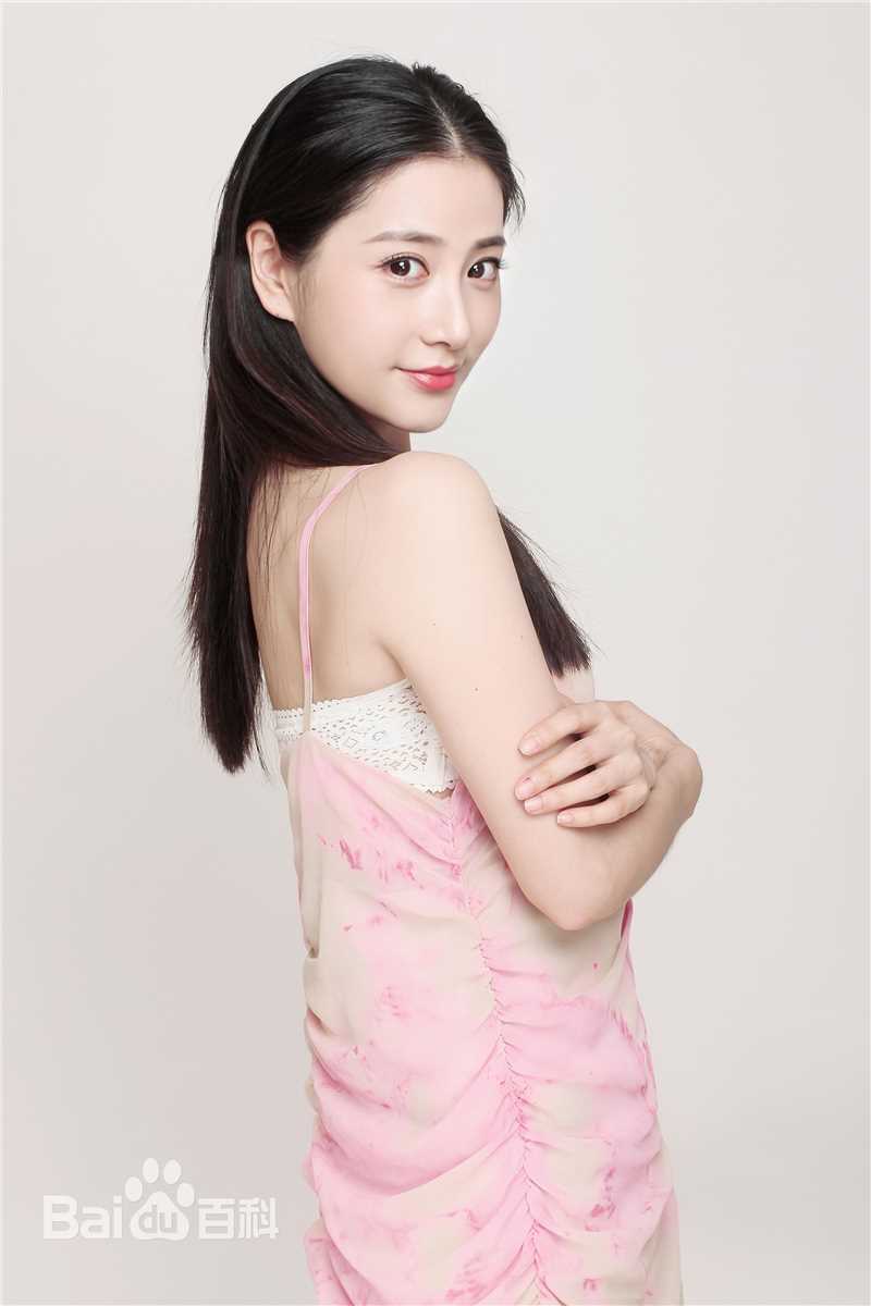 吕红旭粉色系生活照