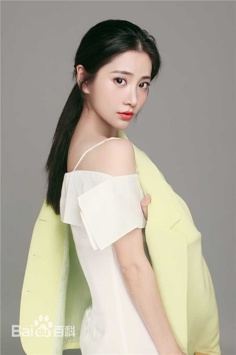 吕红旭绿色风性感图片壁纸