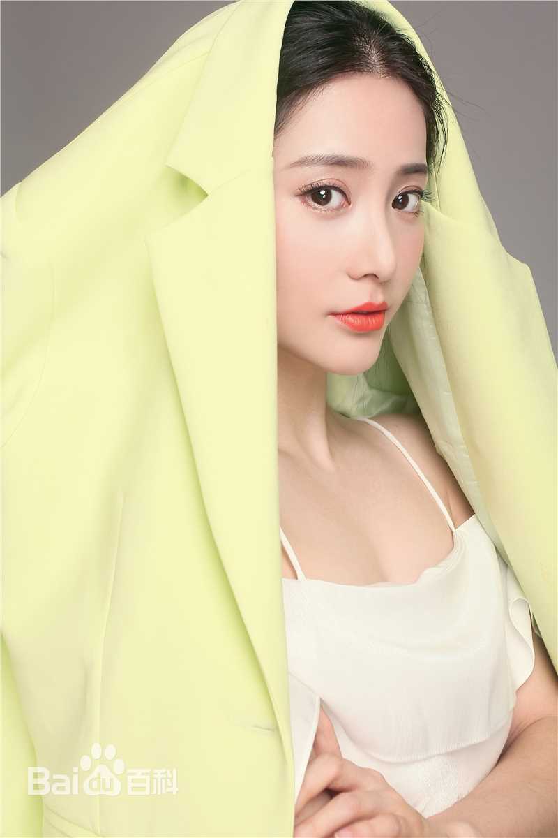 吕红旭绿色风性感图片壁纸