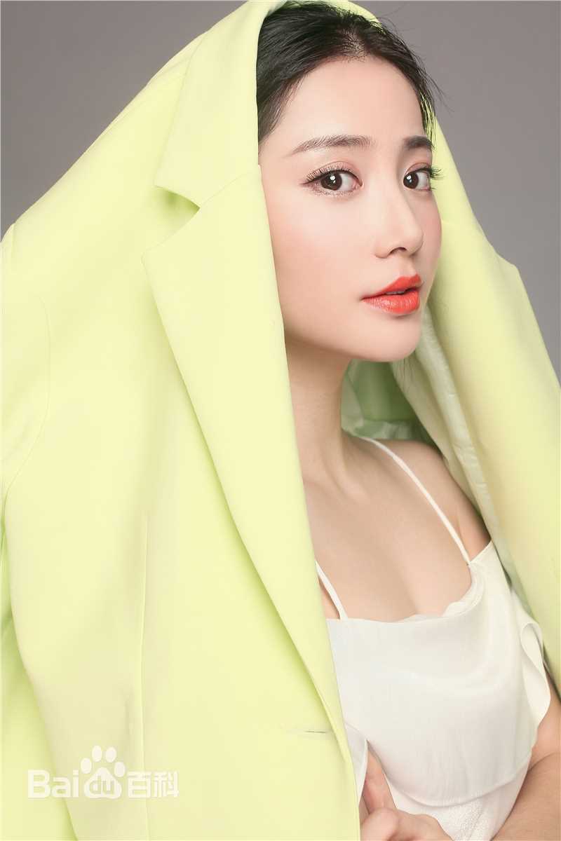 吕红旭绿色风性感图片壁纸