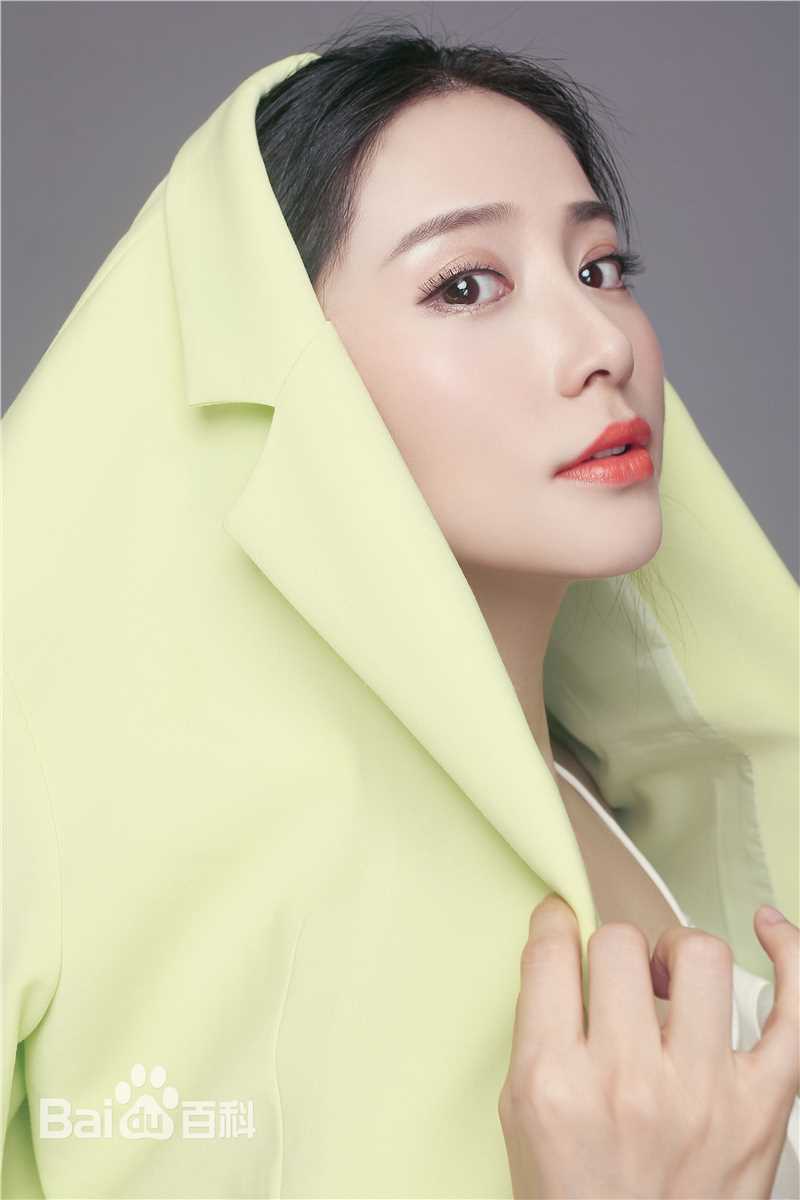 吕红旭绿色风性感图片壁纸