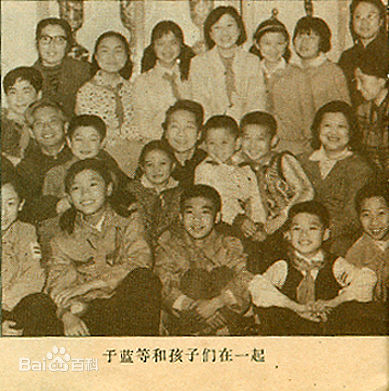 姬晨牧童星时期的性感图片图集