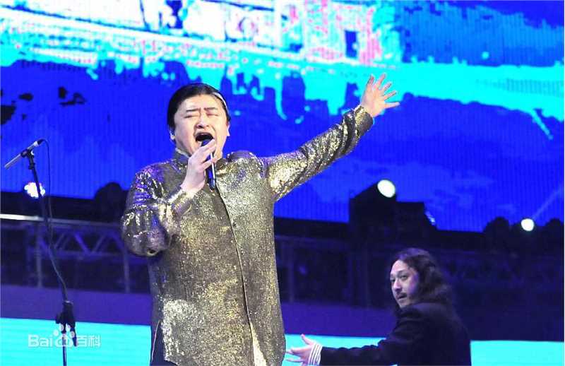 高清刘欢(Liu Huan)在《倾听我们的年代-留欢2012》北京演唱会中的图集