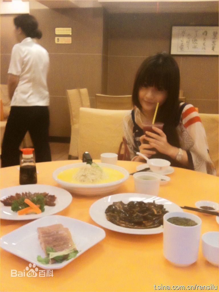 任斯璐(rosechanel)生活照图片图集