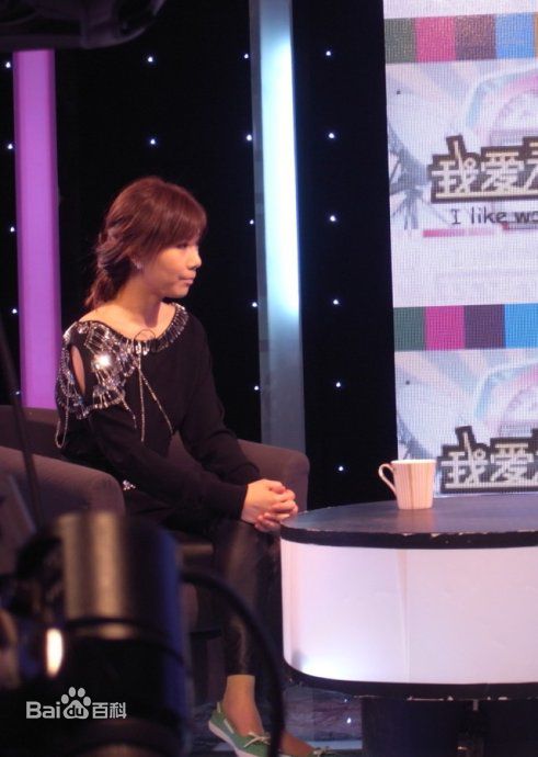 芦 菲(luffie)芦菲我爱看电视主持壁纸壁纸