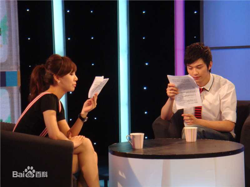 芦 菲(luffie)芦菲我爱看电视主持壁纸壁纸