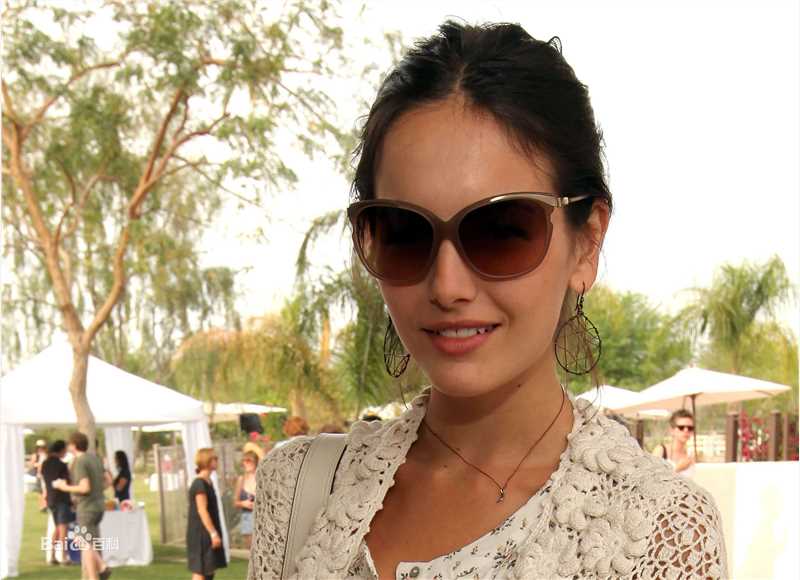 最新卡米拉·贝勒(Camilla Belle)精彩图册2