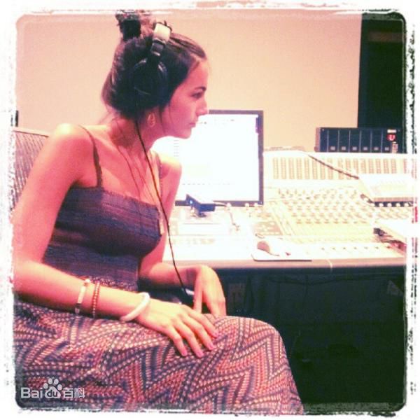 最新卡米拉·贝勒(Camilla Belle)精彩图册3