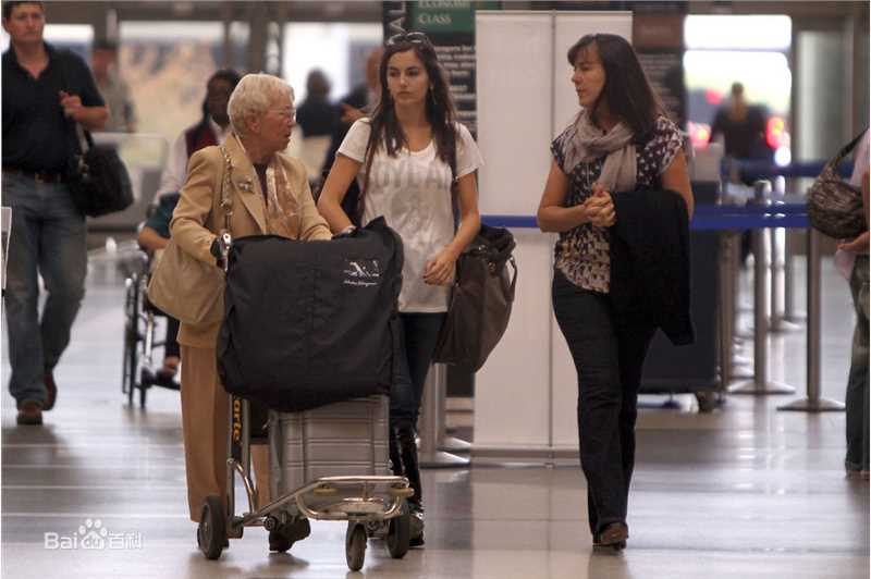 最新卡米拉·贝勒(Camilla Belle)精彩图册3