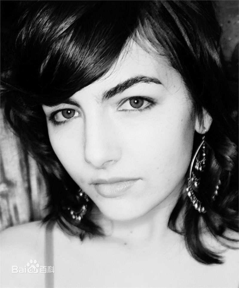 最新卡米拉·贝勒(Camilla Belle)精彩图册1