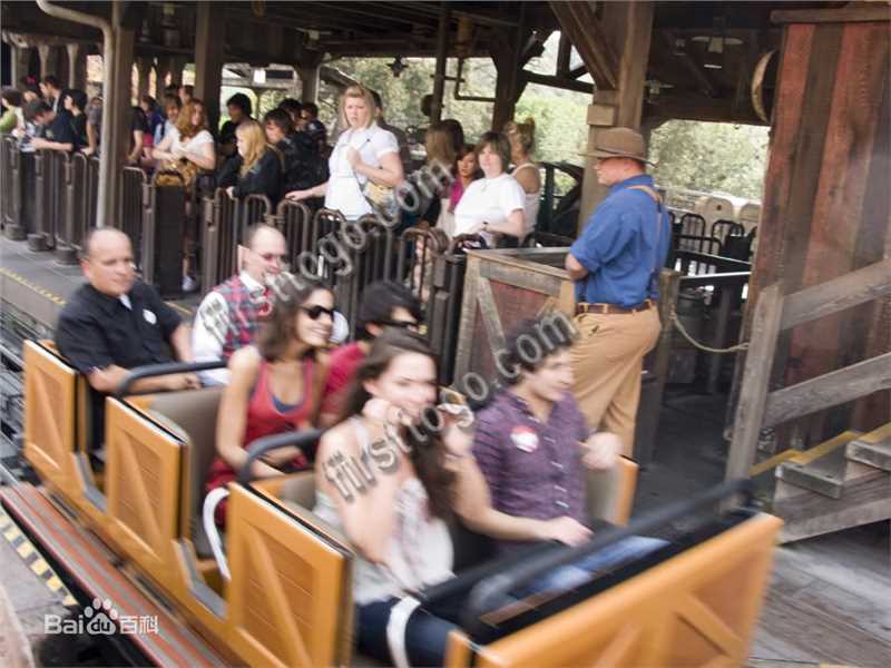 最新卡米拉·贝勒(Camilla Belle)精彩图册1