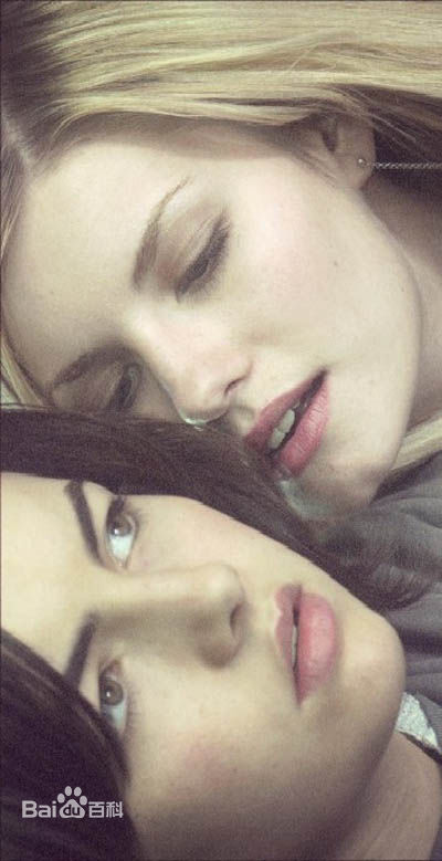 最新卡米拉·贝勒(Camilla Belle)精彩图册1