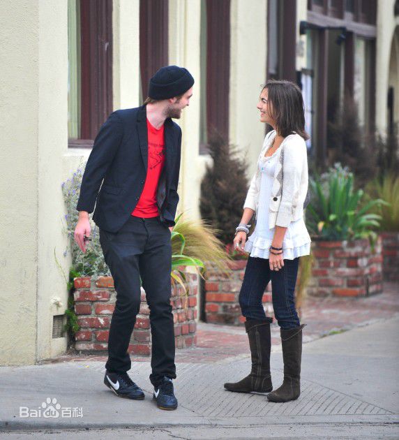 最新卡米拉·贝勒(Camilla Belle)精彩图册1