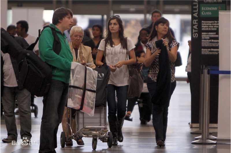 精选卡米拉·贝勒(Camilla Belle)精彩图册4