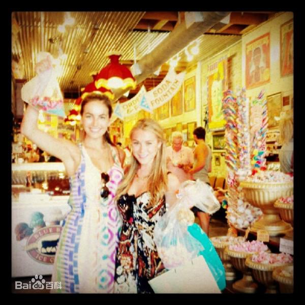 精选卡米拉·贝勒(Camilla Belle)精彩图册4