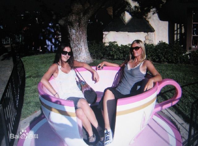 最新卡米拉·贝勒(Camilla Belle)精彩图册2