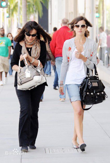 最新卡米拉·贝勒(Camilla Belle)精彩图册2