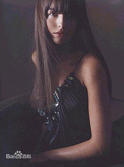 最新卡米拉·贝勒(Camilla Belle)精彩图册2