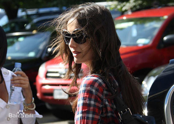 最新卡米拉·贝勒(Camilla Belle)精彩图册2