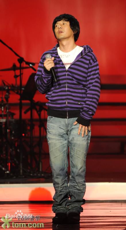 郑钧(Zhen Michael)2009中歌榜红五月壁纸壁纸