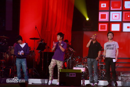 郑钧(Zhen Michael)2009中歌榜红五月壁纸壁纸